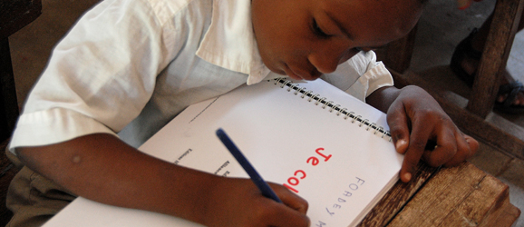 Colouring helps Togo’s children to learn Bible stories